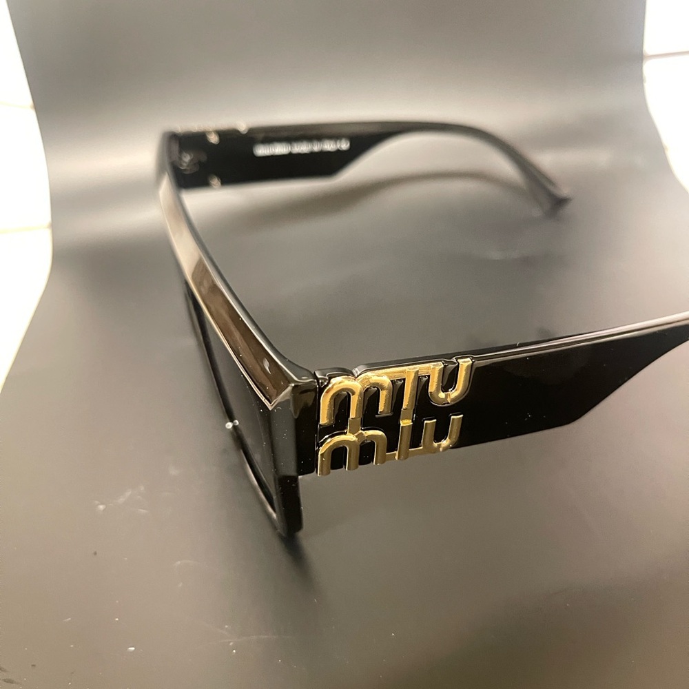 Black Designer Sunglasses - Picture 5 of 5